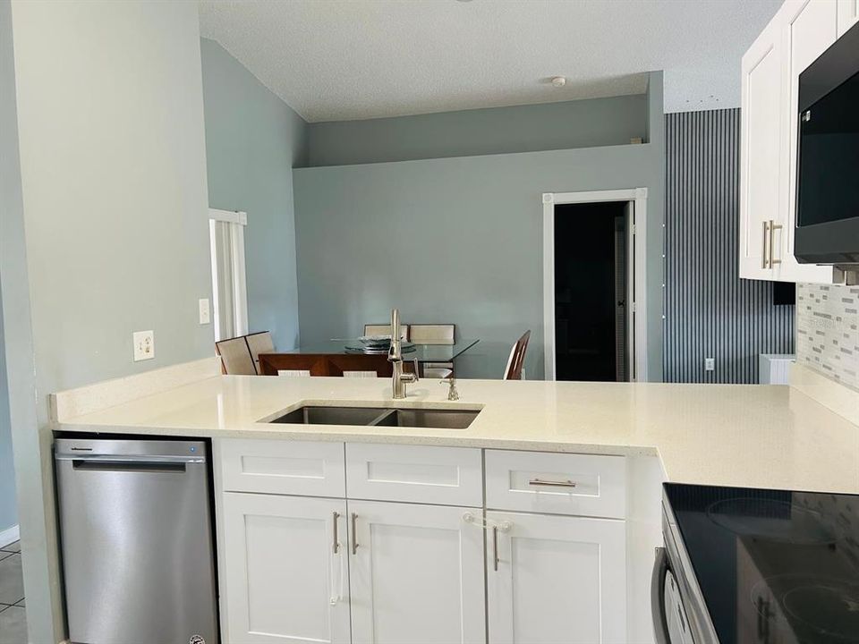 For Sale: $359,900 (3 beds, 2 baths, 1244 Square Feet)
