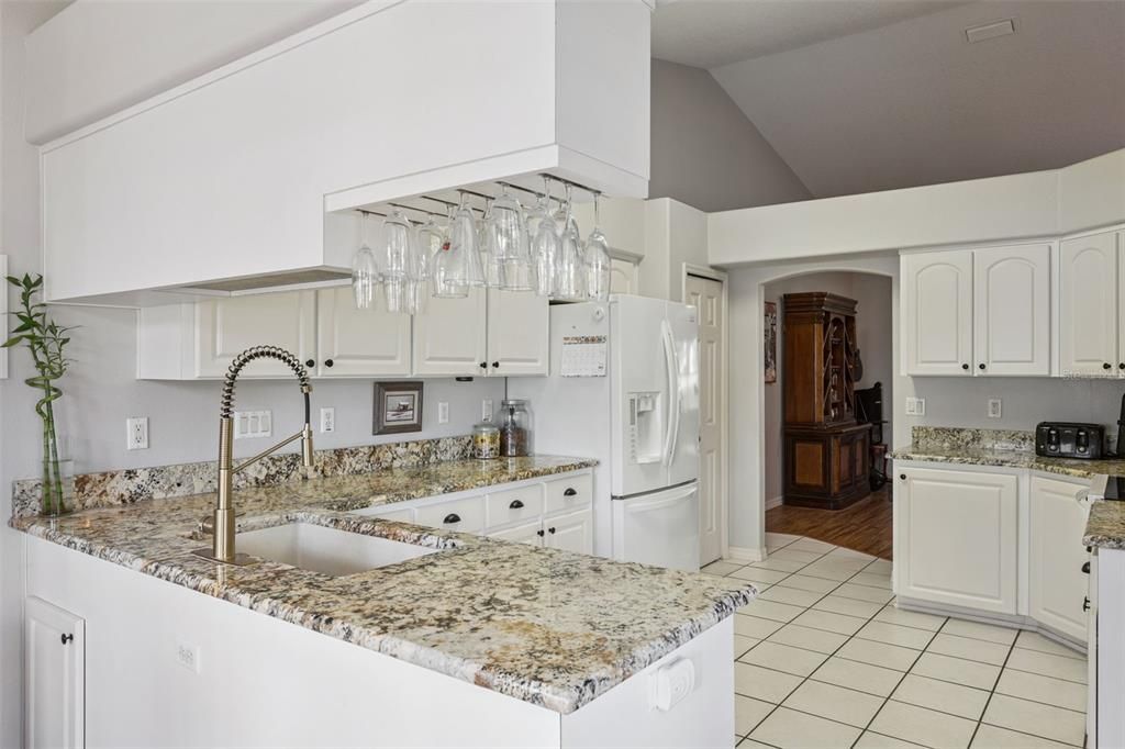 На продажу: $389,999 (3 спален, 3 ванн, 2512 Квадратных фут)