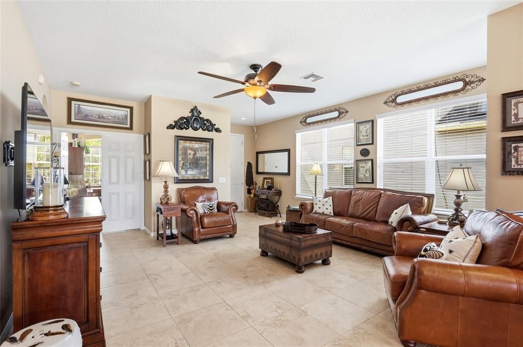 待售: $415,000 (5 贝兹, 2 浴室, 1894 平方英尺)