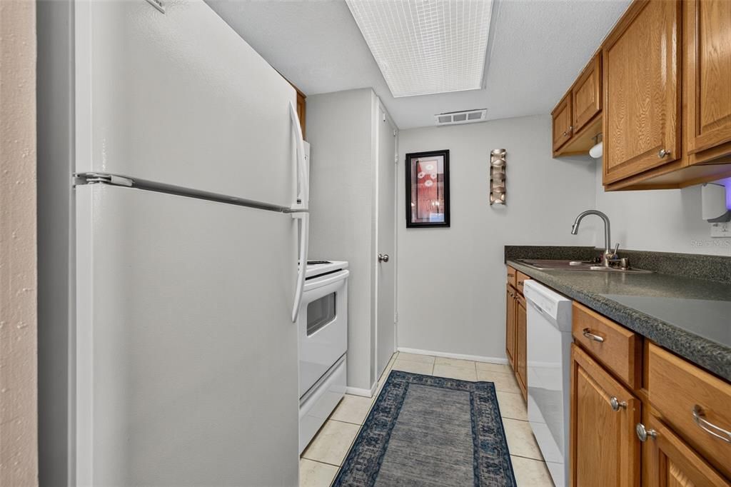 На продажу: $214,999 (1 спален, 1 ванн, 645 Квадратных фут)