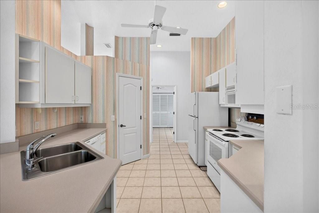 For Sale: $384,900 (3 beds, 2 baths, 2200 Square Feet)
