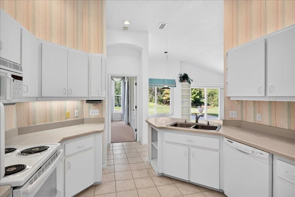 For Sale: $384,900 (3 beds, 2 baths, 2200 Square Feet)