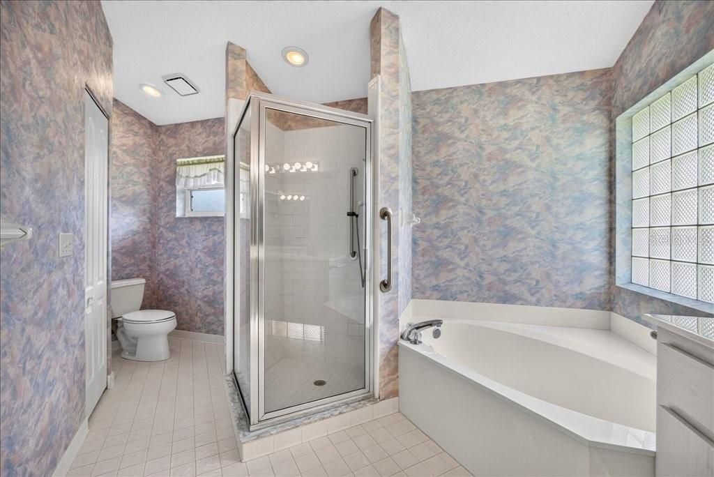 For Sale: $384,900 (3 beds, 2 baths, 2200 Square Feet)