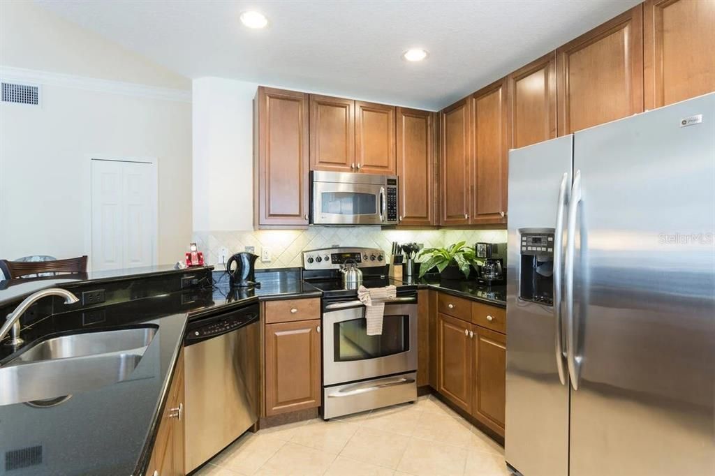 На продажу: $295,000 (3 спален, 2 ванн, 1419 Квадратных фут)