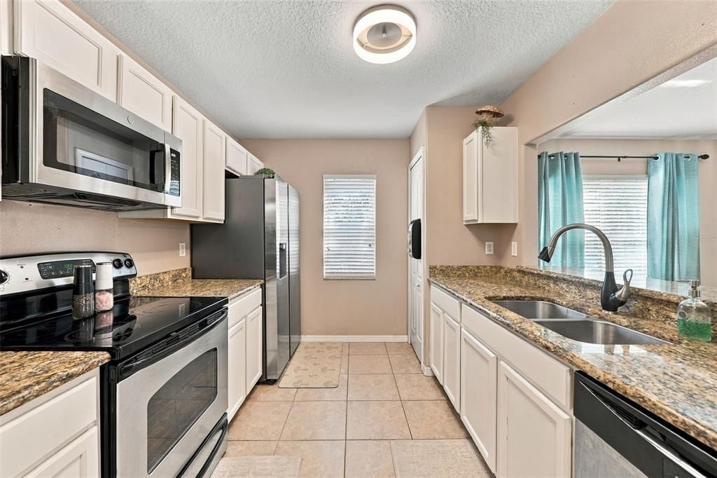 Active With Contract: $149,999 (3 beds, 2 baths, 1408 Square Feet)
