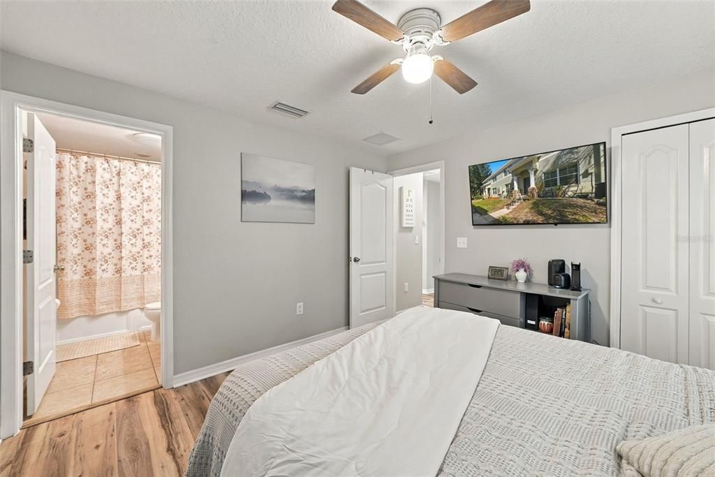 Active With Contract: $149,999 (3 beds, 2 baths, 1408 Square Feet)