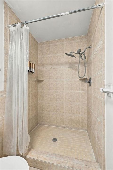 En Venta: $699,900 (4 camas, 2 baños, 2282 Pies cuadrados)
