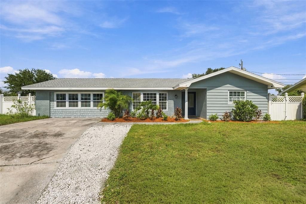 En Venta: $699,900 (4 camas, 2 baños, 2282 Pies cuadrados)