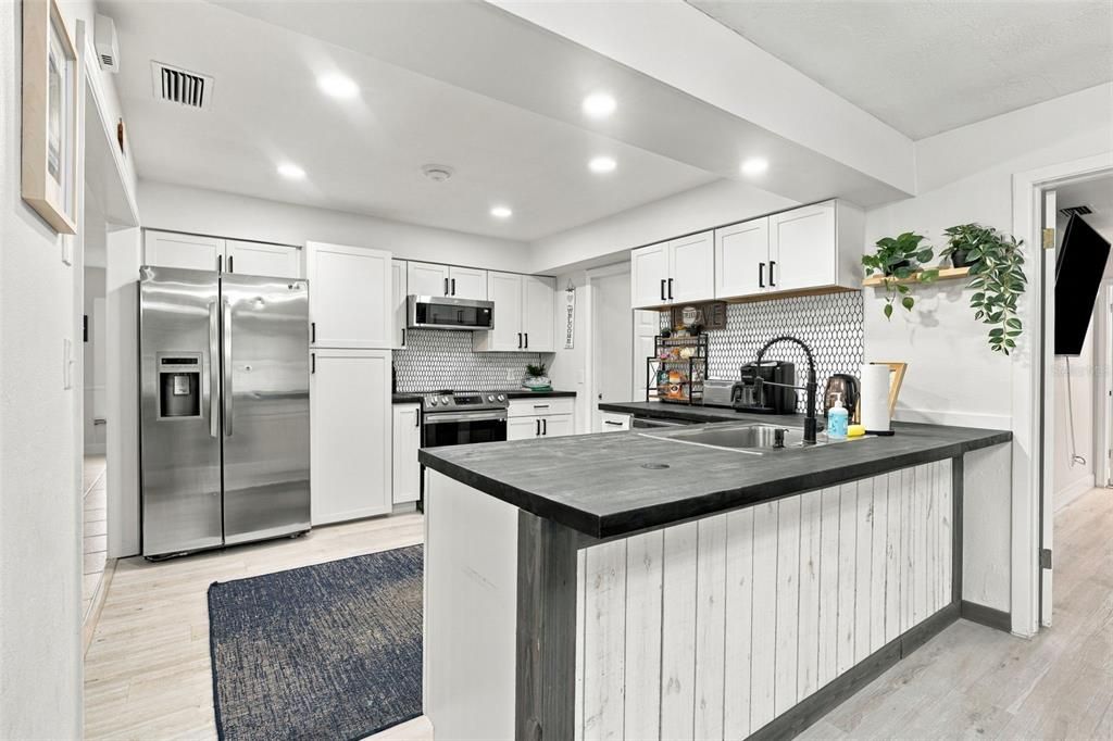 En Venta: $699,900 (4 camas, 2 baños, 2282 Pies cuadrados)