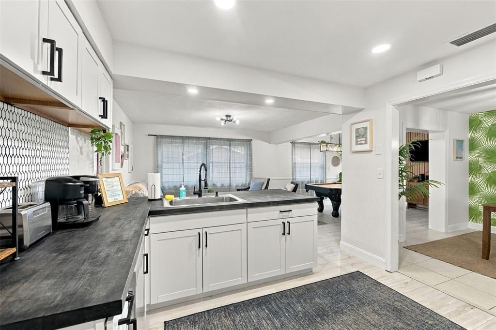 En Venta: $699,900 (4 camas, 2 baños, 2282 Pies cuadrados)