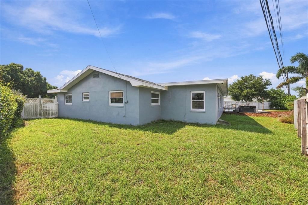En Venta: $699,900 (4 camas, 2 baños, 2282 Pies cuadrados)