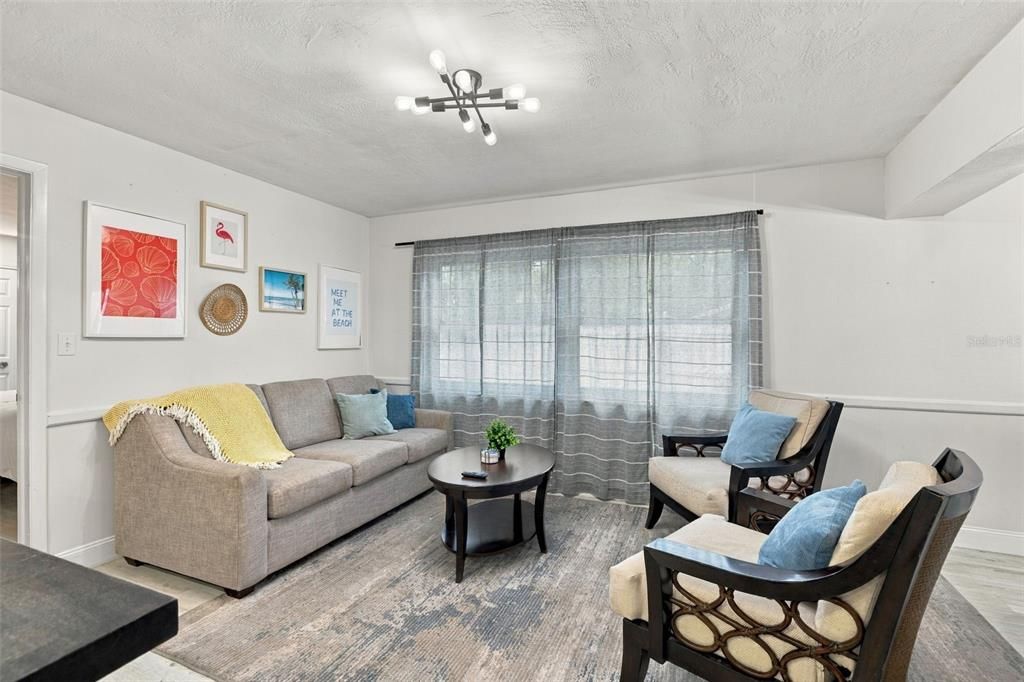 En Venta: $699,900 (4 camas, 2 baños, 2282 Pies cuadrados)