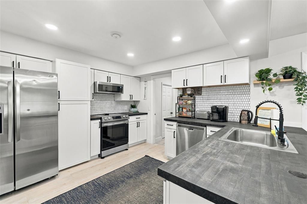 En Venta: $699,900 (4 camas, 2 baños, 2282 Pies cuadrados)