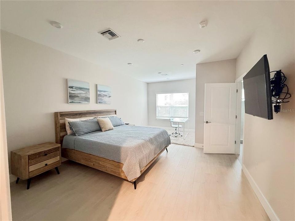 For Rent: $4,000 (3 beds, 3 baths, 1745 Square Feet)
