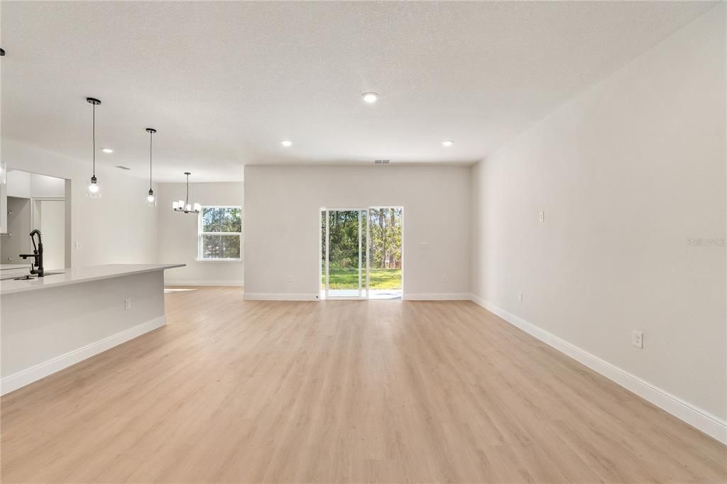 En Venta: $325,000 (4 camas, 3 baños, 1949 Pies cuadrados)