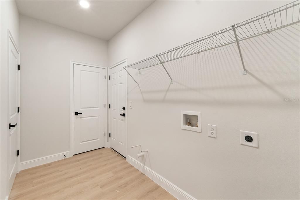 En Venta: $325,000 (4 camas, 3 baños, 1949 Pies cuadrados)