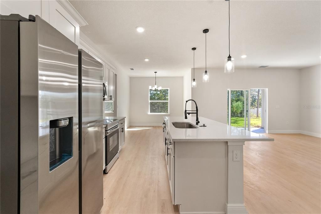 En Venta: $325,000 (4 camas, 3 baños, 1949 Pies cuadrados)
