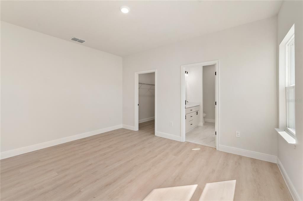 En Venta: $325,000 (4 camas, 3 baños, 1949 Pies cuadrados)