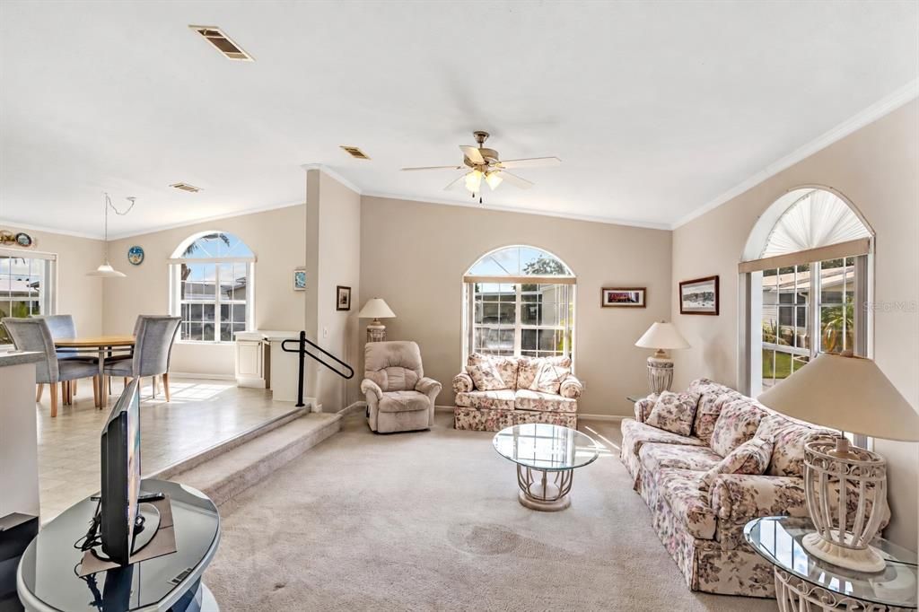 For Sale: $212,900 (2 beds, 2 baths, 1829 Square Feet)