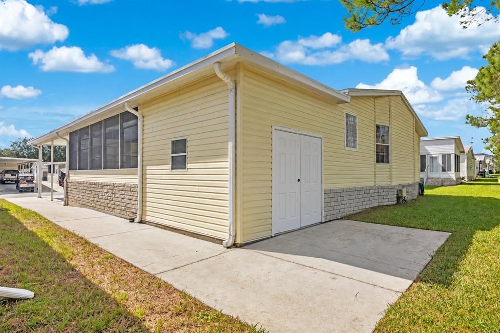 For Sale: $212,900 (2 beds, 2 baths, 1829 Square Feet)
