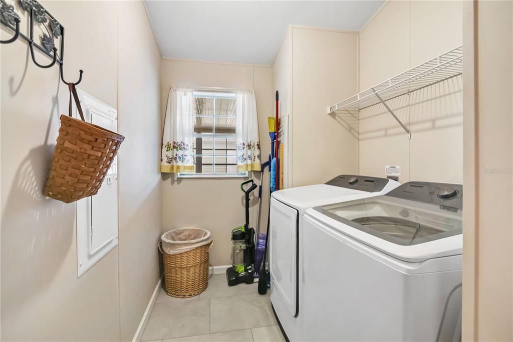 For Sale: $212,900 (2 beds, 2 baths, 1829 Square Feet)