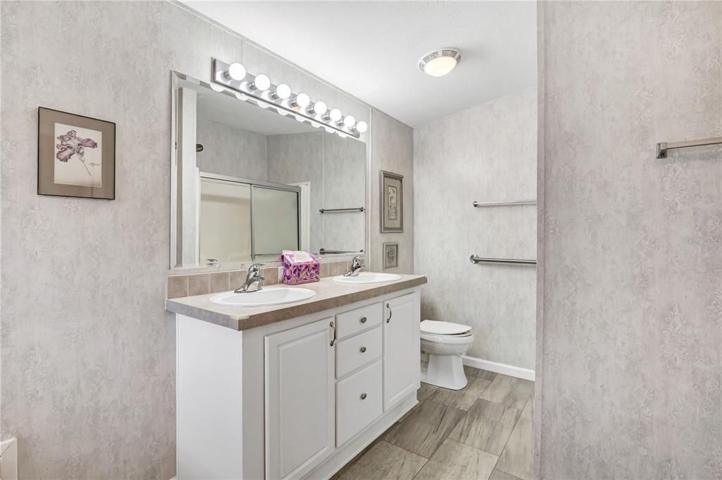 For Sale: $212,900 (2 beds, 2 baths, 1829 Square Feet)