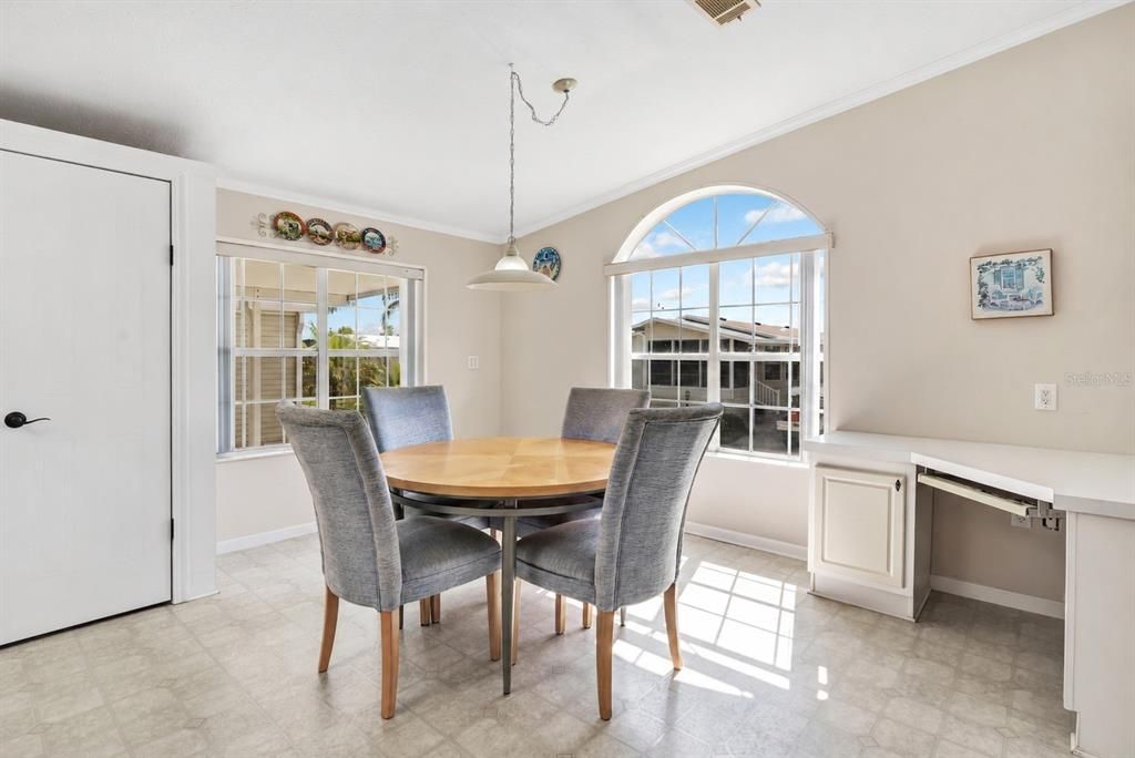 For Sale: $212,900 (2 beds, 2 baths, 1829 Square Feet)