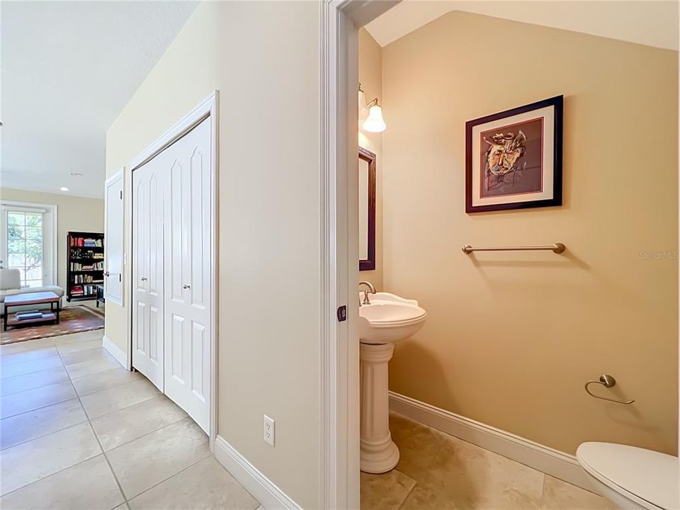 For Sale: $419,900 (3 beds, 2 baths, 1711 Square Feet)