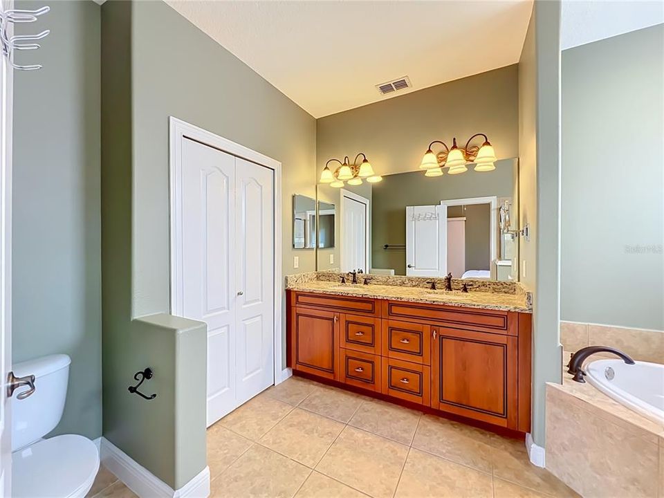 For Sale: $419,900 (3 beds, 2 baths, 1711 Square Feet)