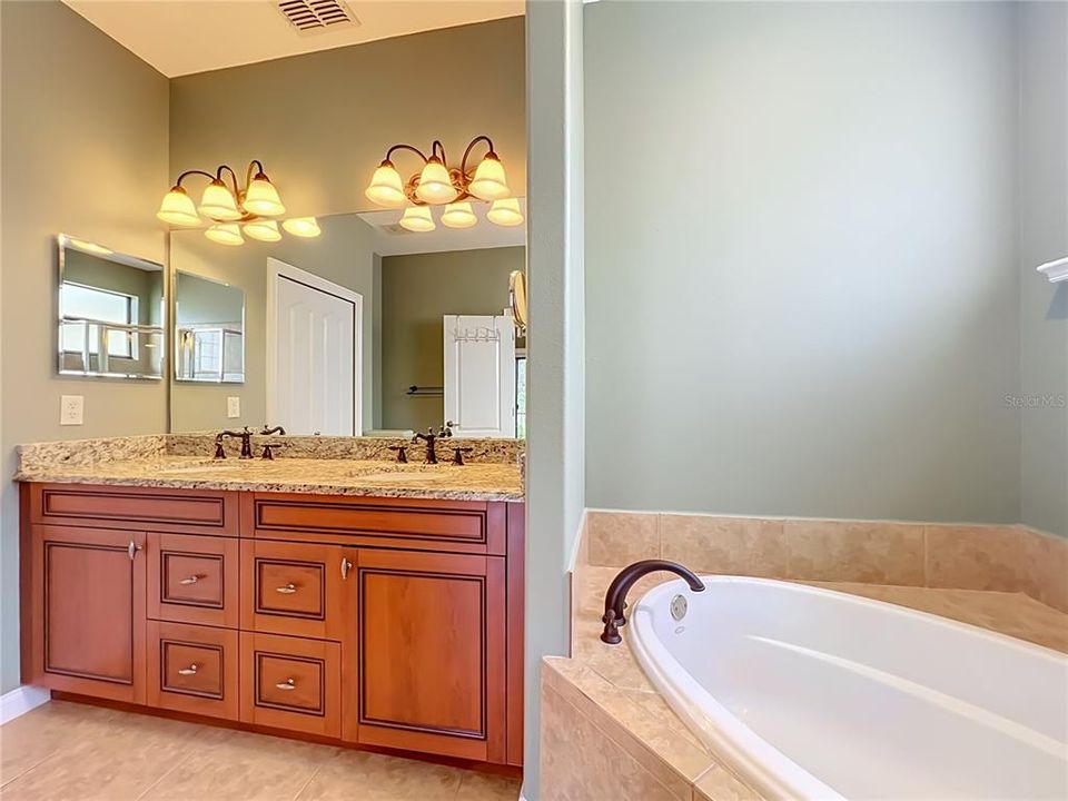 For Sale: $419,900 (3 beds, 2 baths, 1711 Square Feet)