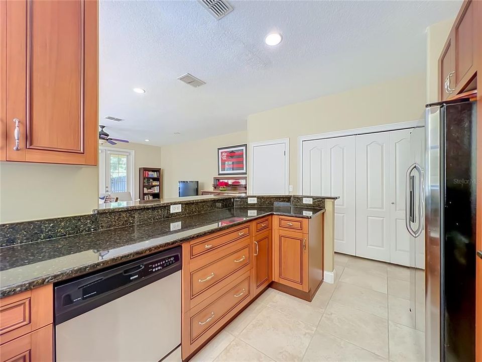 For Sale: $419,900 (3 beds, 2 baths, 1711 Square Feet)