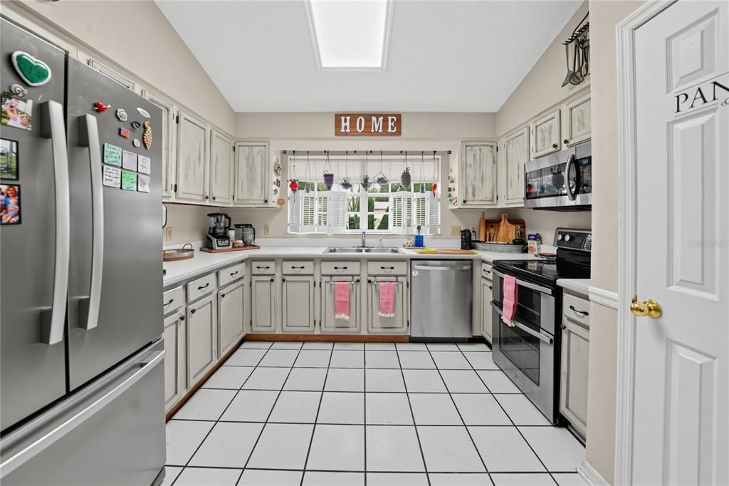 На продажу: $254,999 (3 спален, 2 ванн, 1451 Квадратных фут)