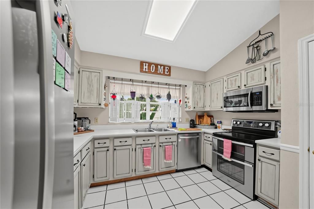 На продажу: $254,999 (3 спален, 2 ванн, 1451 Квадратных фут)