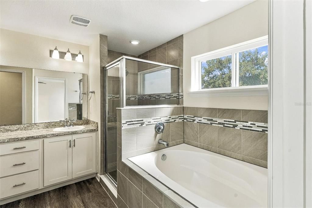 For Sale: $305,000 (4 beds, 2 baths, 1715 Square Feet)