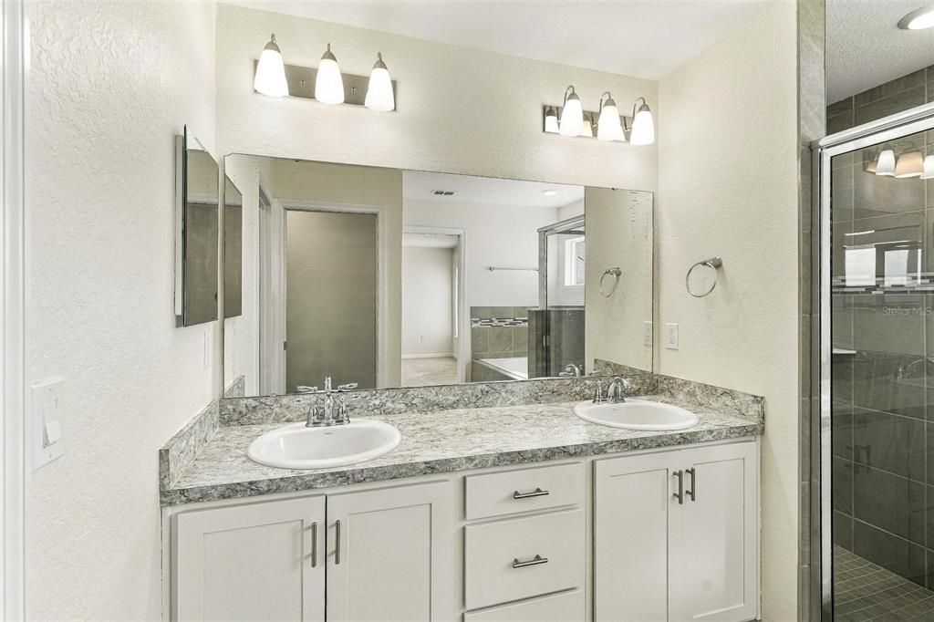 For Sale: $305,000 (4 beds, 2 baths, 1715 Square Feet)
