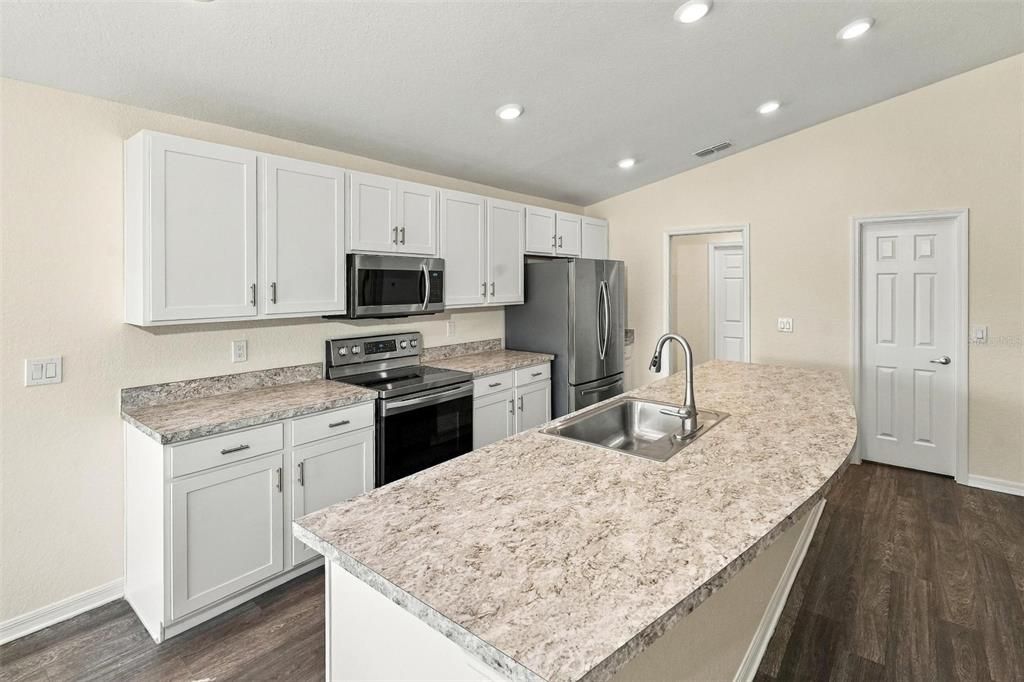 For Sale: $305,000 (4 beds, 2 baths, 1715 Square Feet)