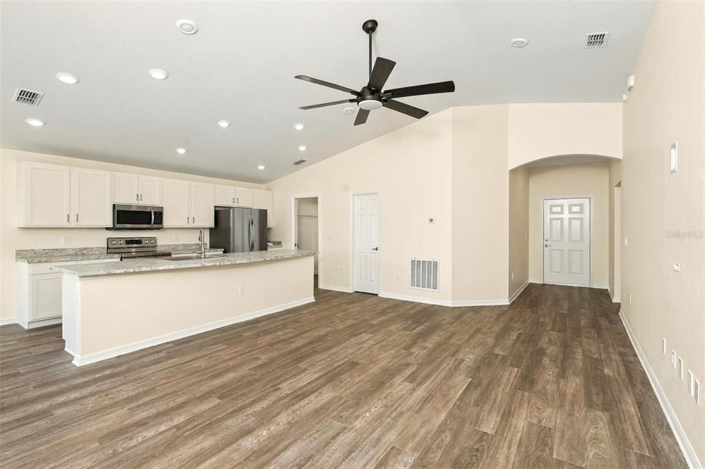 For Sale: $305,000 (4 beds, 2 baths, 1715 Square Feet)