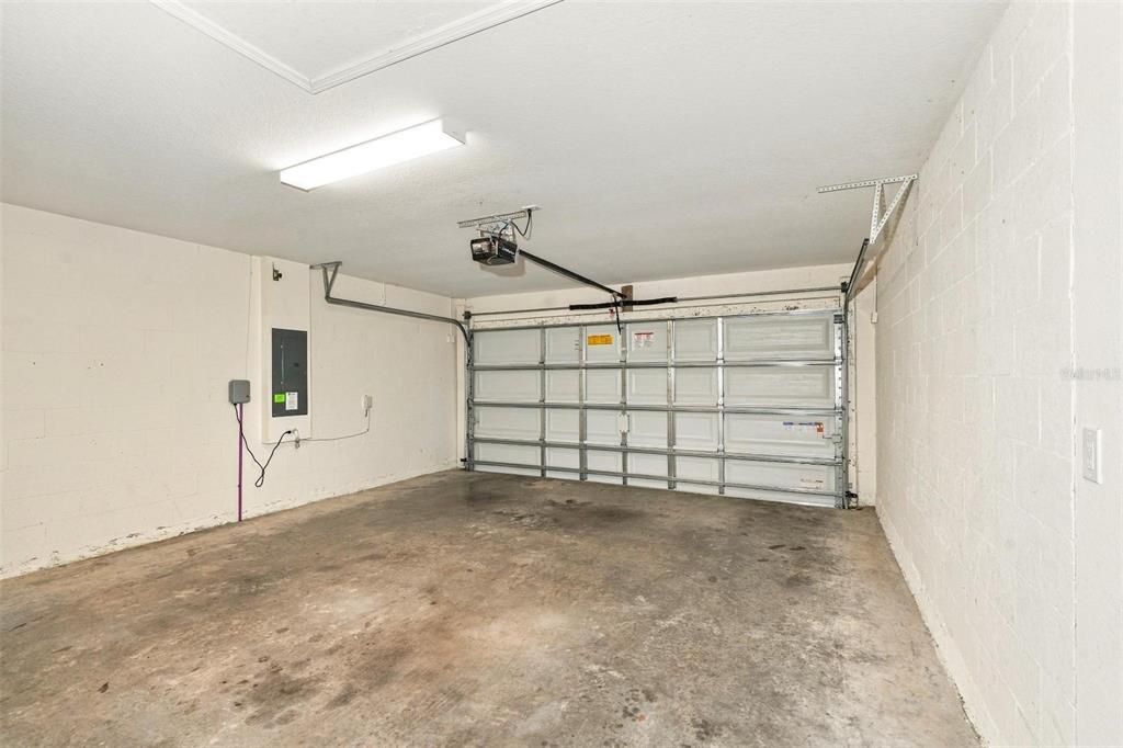 For Sale: $305,000 (4 beds, 2 baths, 1715 Square Feet)