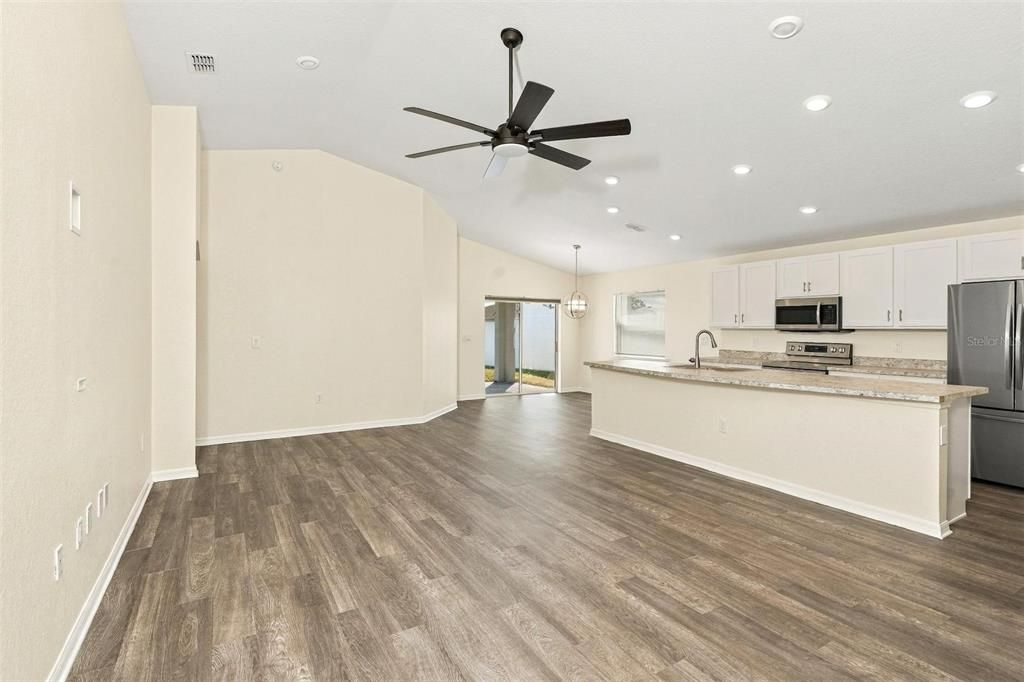For Sale: $305,000 (4 beds, 2 baths, 1715 Square Feet)