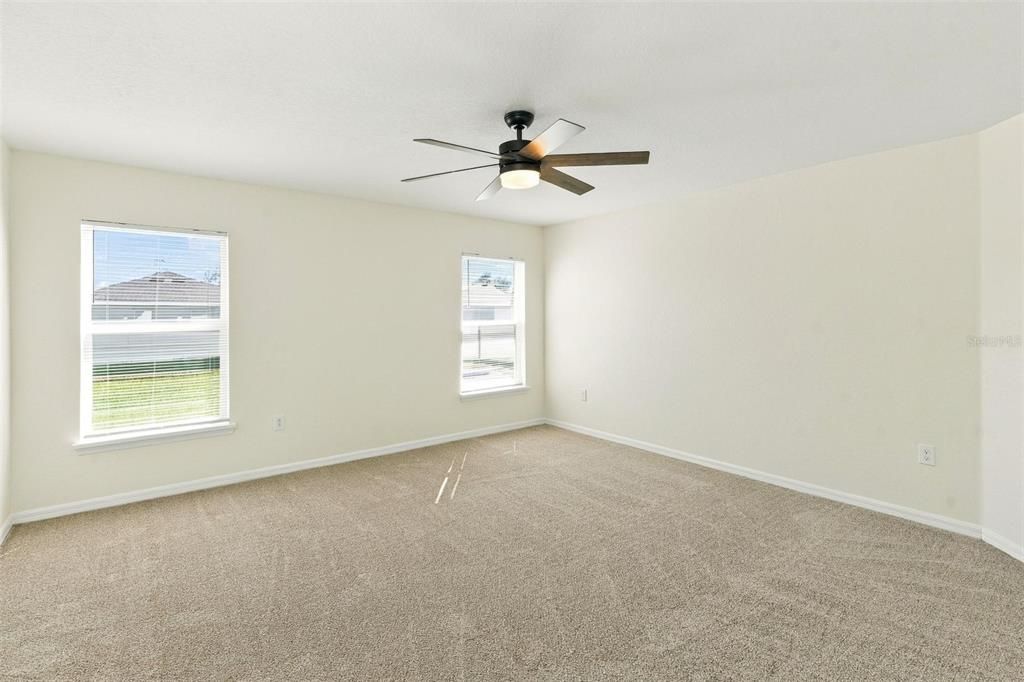 For Sale: $305,000 (4 beds, 2 baths, 1715 Square Feet)