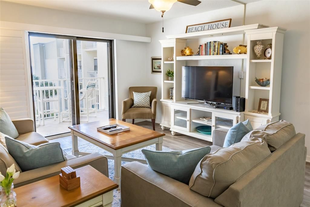 В аренду: $4,250 (2 спален, 2 ванн, 950 Квадратных фут)