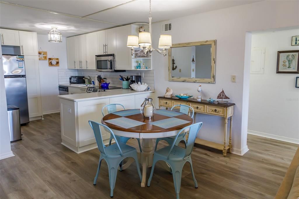 В аренду: $4,250 (2 спален, 2 ванн, 950 Квадратных фут)