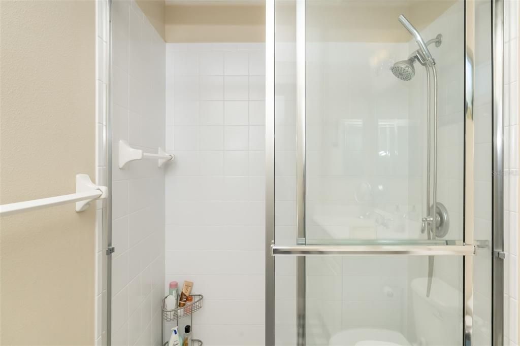 На продажу: $299,900 (2 спален, 2 ванн, 1080 Квадратных фут)