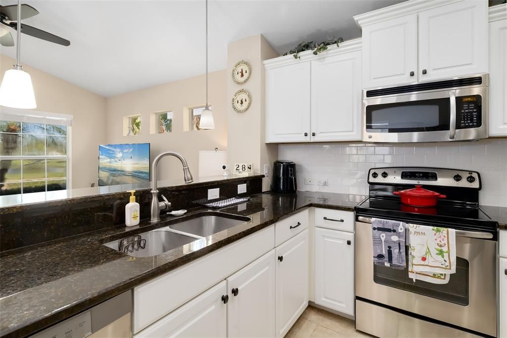 На продажу: $299,900 (2 спален, 2 ванн, 1080 Квадратных фут)