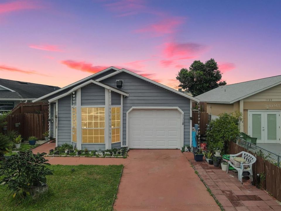 For Sale: $345,000 (3 beds, 2 baths, 1140 Square Feet)