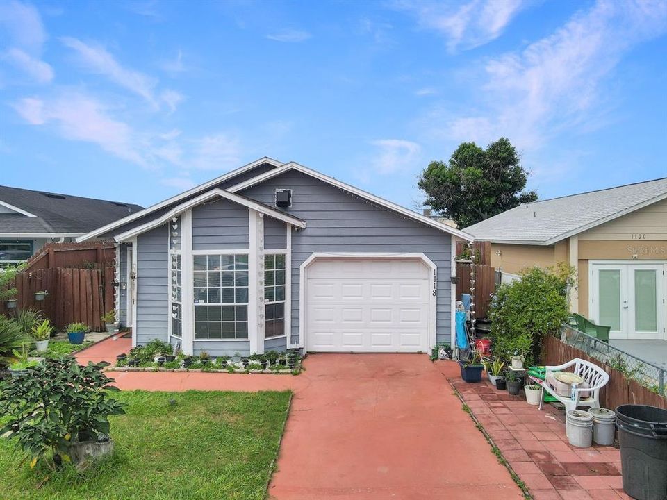 For Sale: $345,000 (3 beds, 2 baths, 1140 Square Feet)