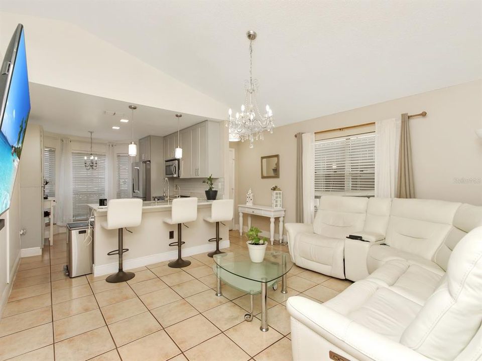 For Sale: $345,000 (3 beds, 2 baths, 1140 Square Feet)