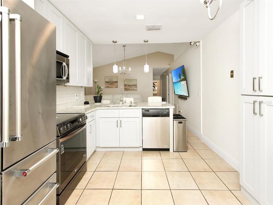For Sale: $345,000 (3 beds, 2 baths, 1140 Square Feet)