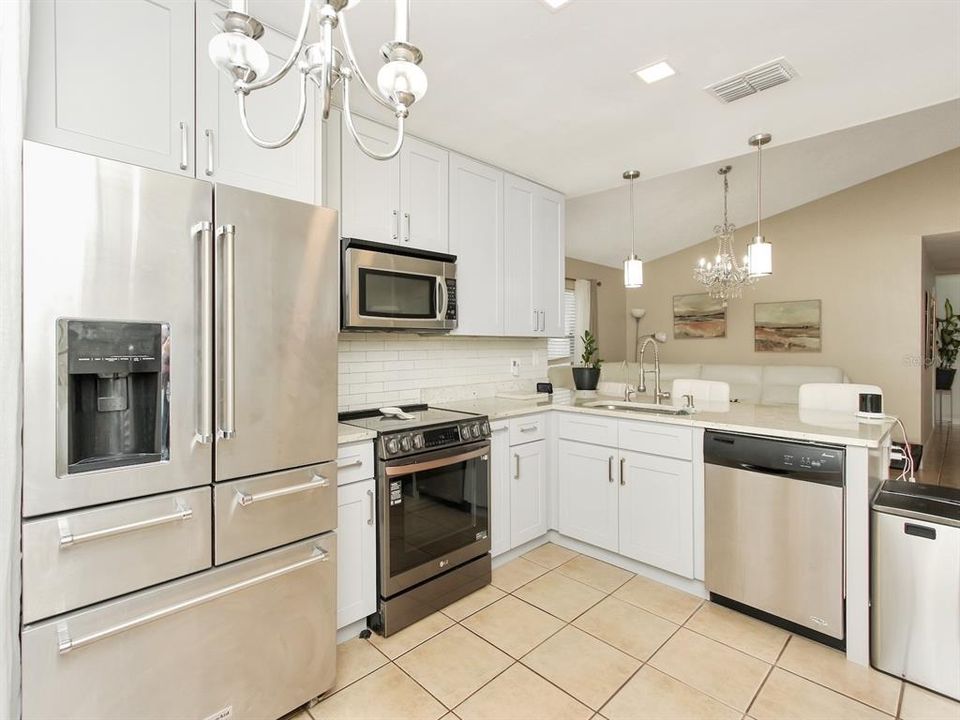 For Sale: $345,000 (3 beds, 2 baths, 1140 Square Feet)