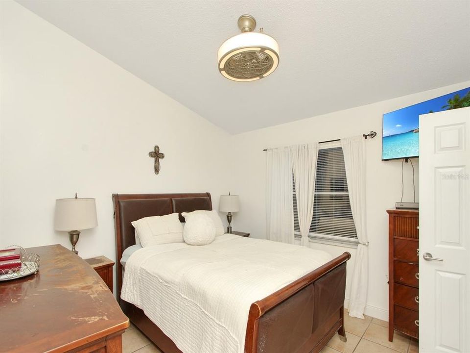 For Sale: $345,000 (3 beds, 2 baths, 1140 Square Feet)